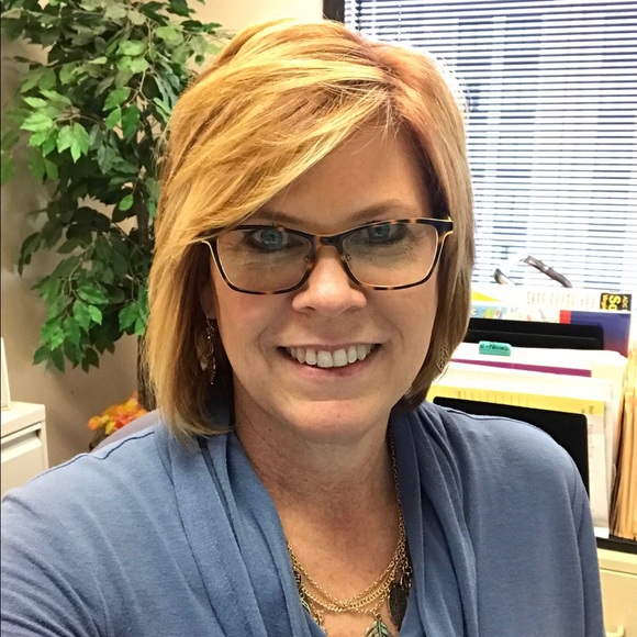 Meet your Posher, Christie - Picture 1 of 1